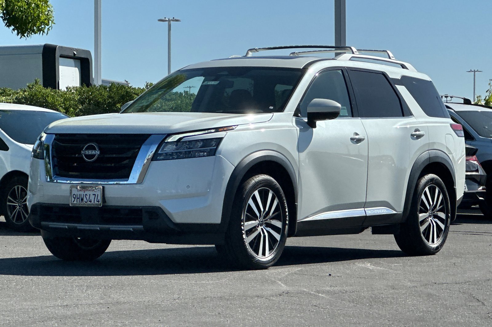 Certified 2023 Nissan Pathfinder Platinum w/ Cargo Package FWD image 8