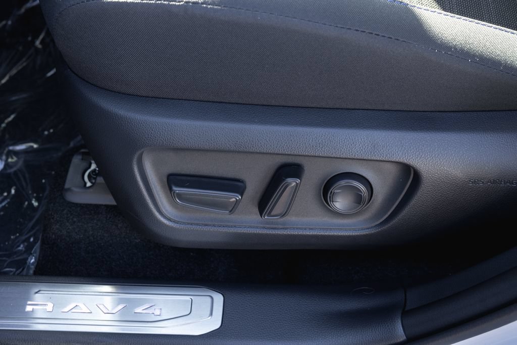 Used 2026 Toyota RAV4 SE AWD/4WD image 12