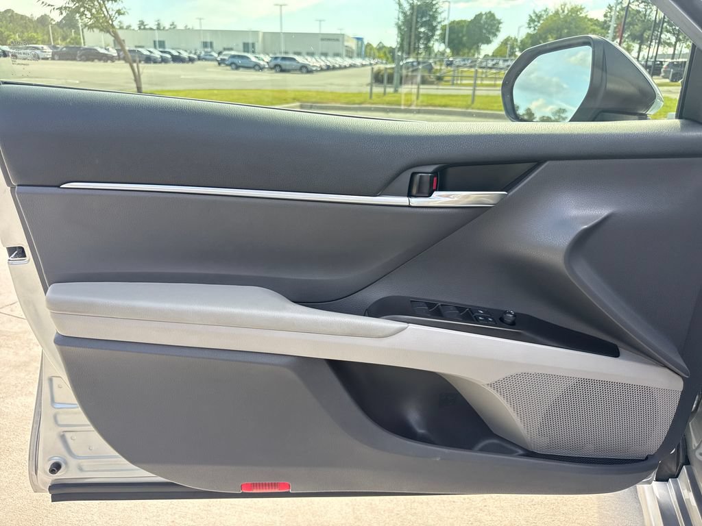 Used 2022 Toyota Camry SE FWD image 13