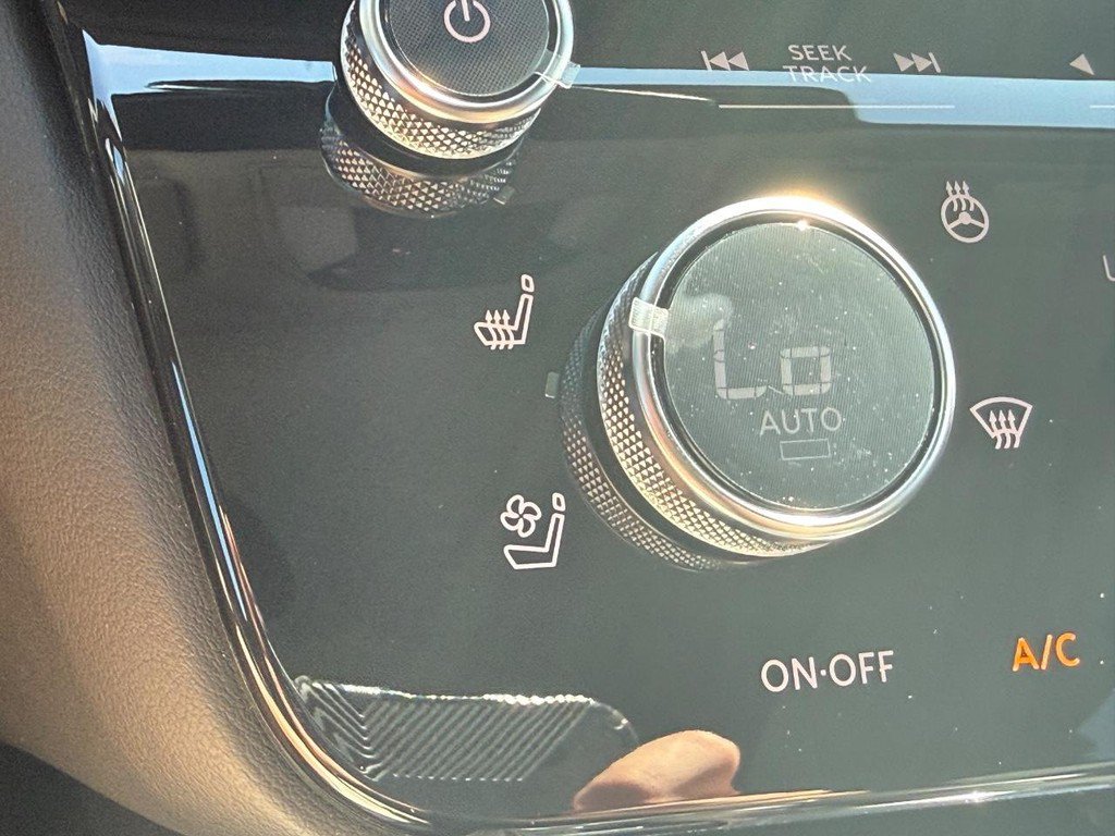 New 2027 INFINITI QX60 Luxe FWD image 17