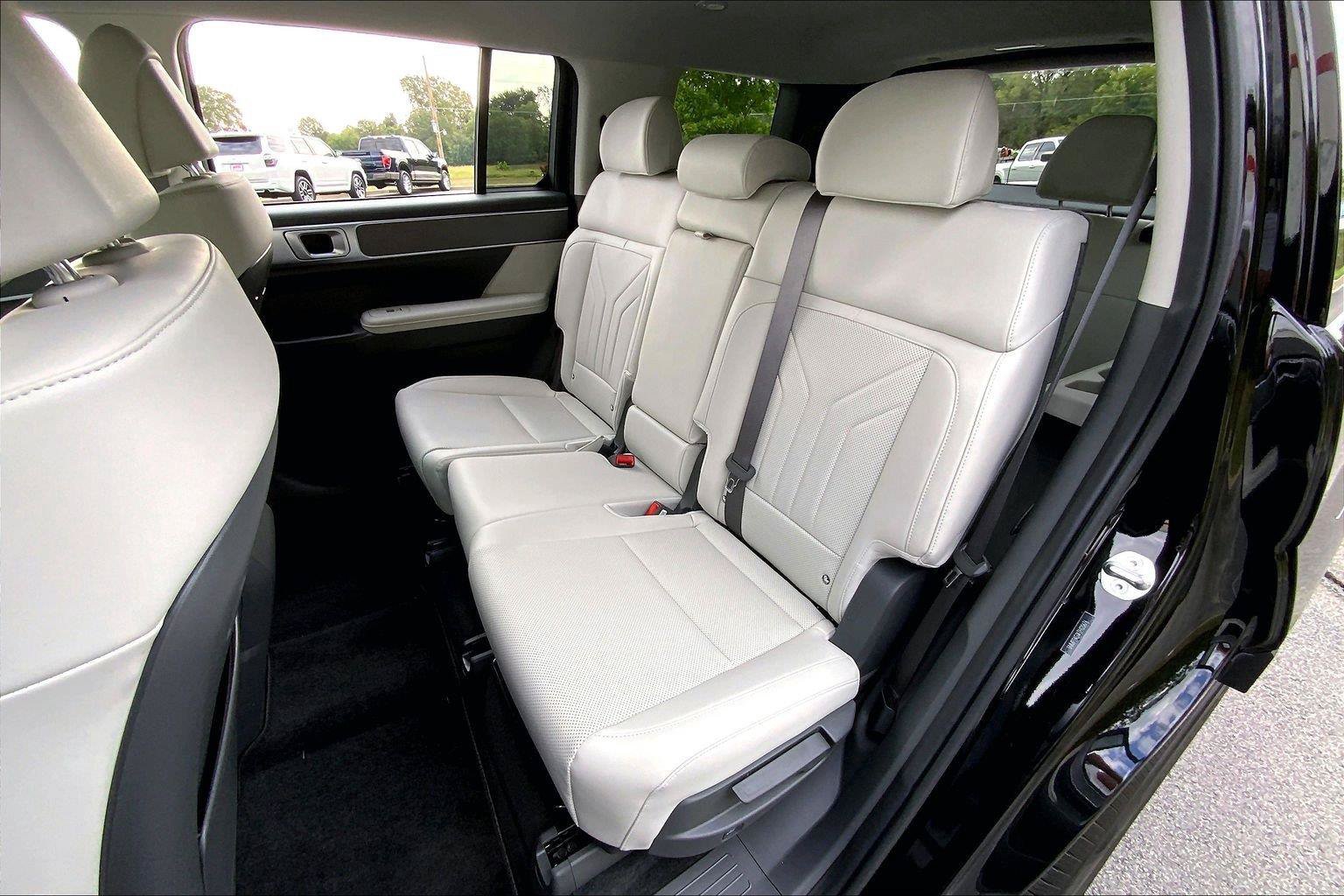 Used 2026 Hyundai Santa Fe SEL FWD image 24