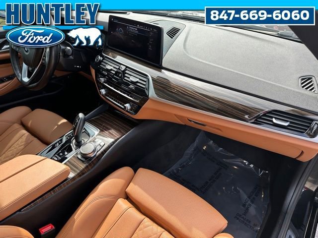 Used 2023 BMW 530e xDrive w/ Premium Package image 10