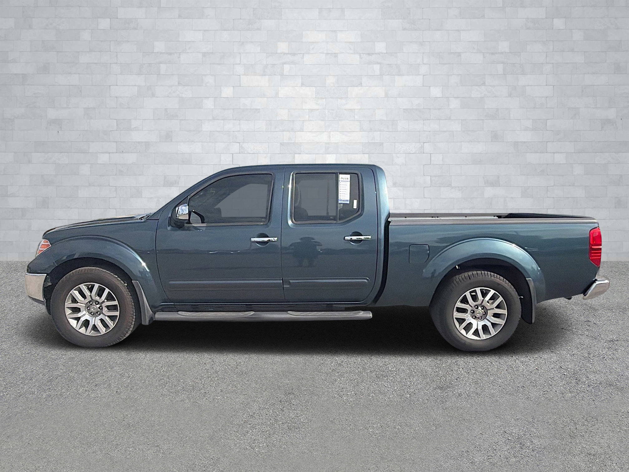 Used 2013 Nissan Frontier SL w/ Moonroof Pkg image 7