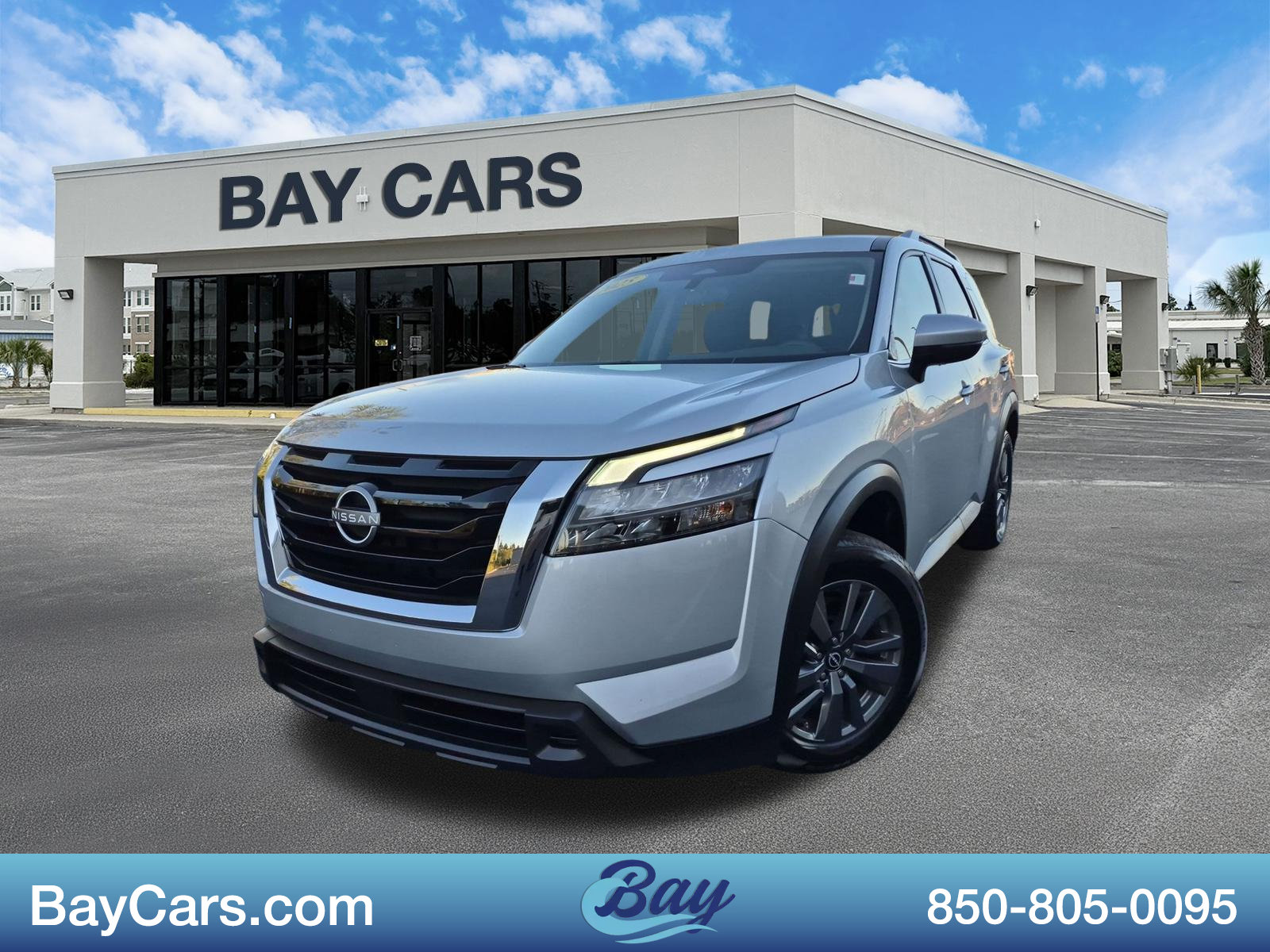 Used 2025 Nissan Pathfinder SV FWD image 1