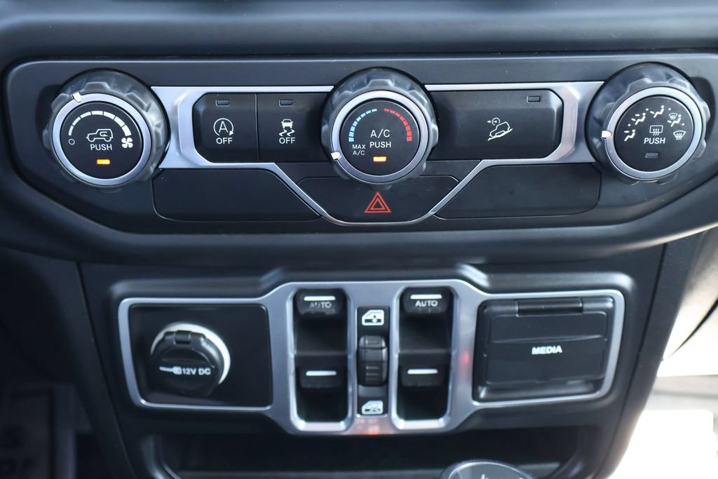 Used 2018 Jeep Wrangler Unlimited Sport S AWD/4WD image 13