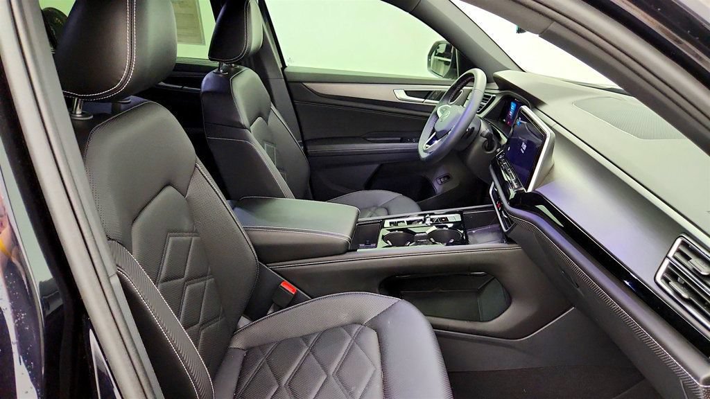 Used 2024 Volkswagen Atlas Cross Sport SE w/ Panoramic Sunroof Package FWD image 23