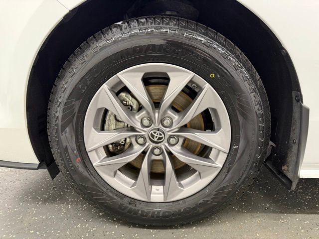 Certified 2023 Toyota Sienna XLE AWD/4WD image 19