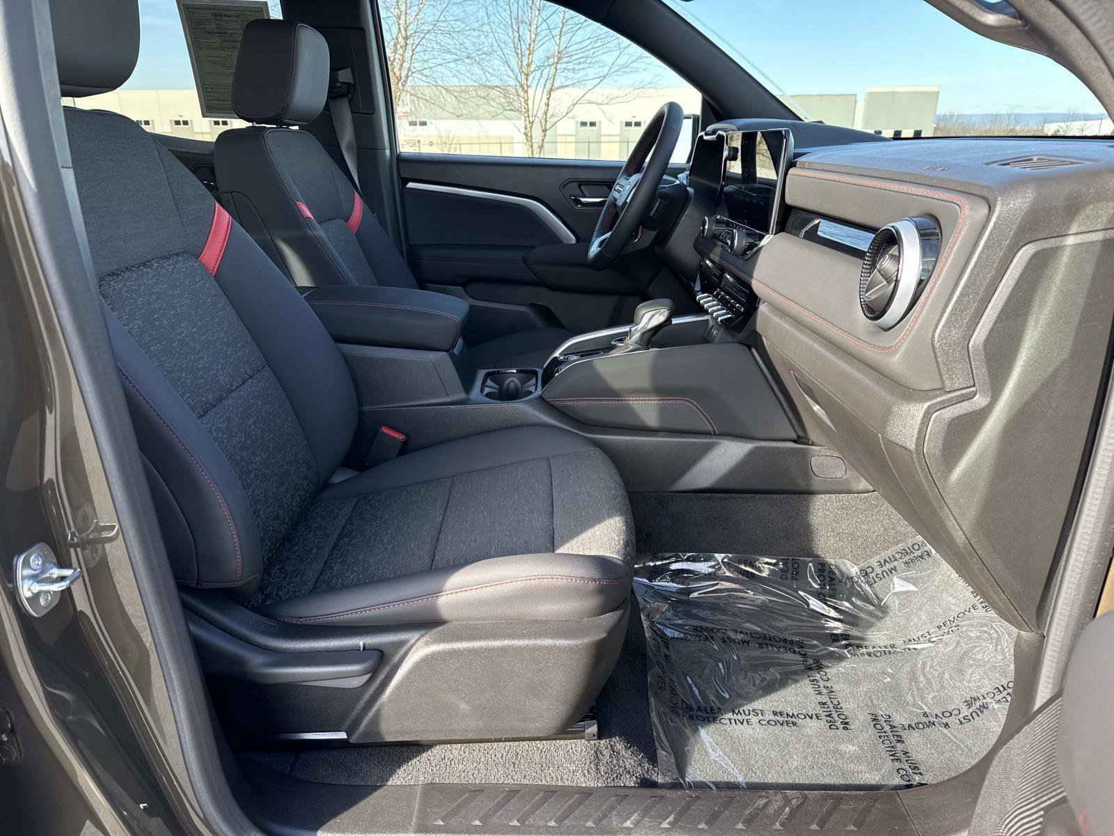 Used 2024 Chevrolet Colorado Z71 w/ Z71 Convenience Package 2 image 18