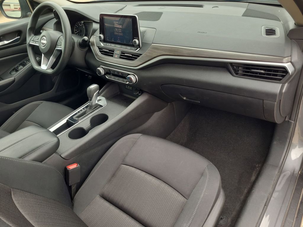 Used 2025 Nissan Altima 2.5 SV FWD image 30
