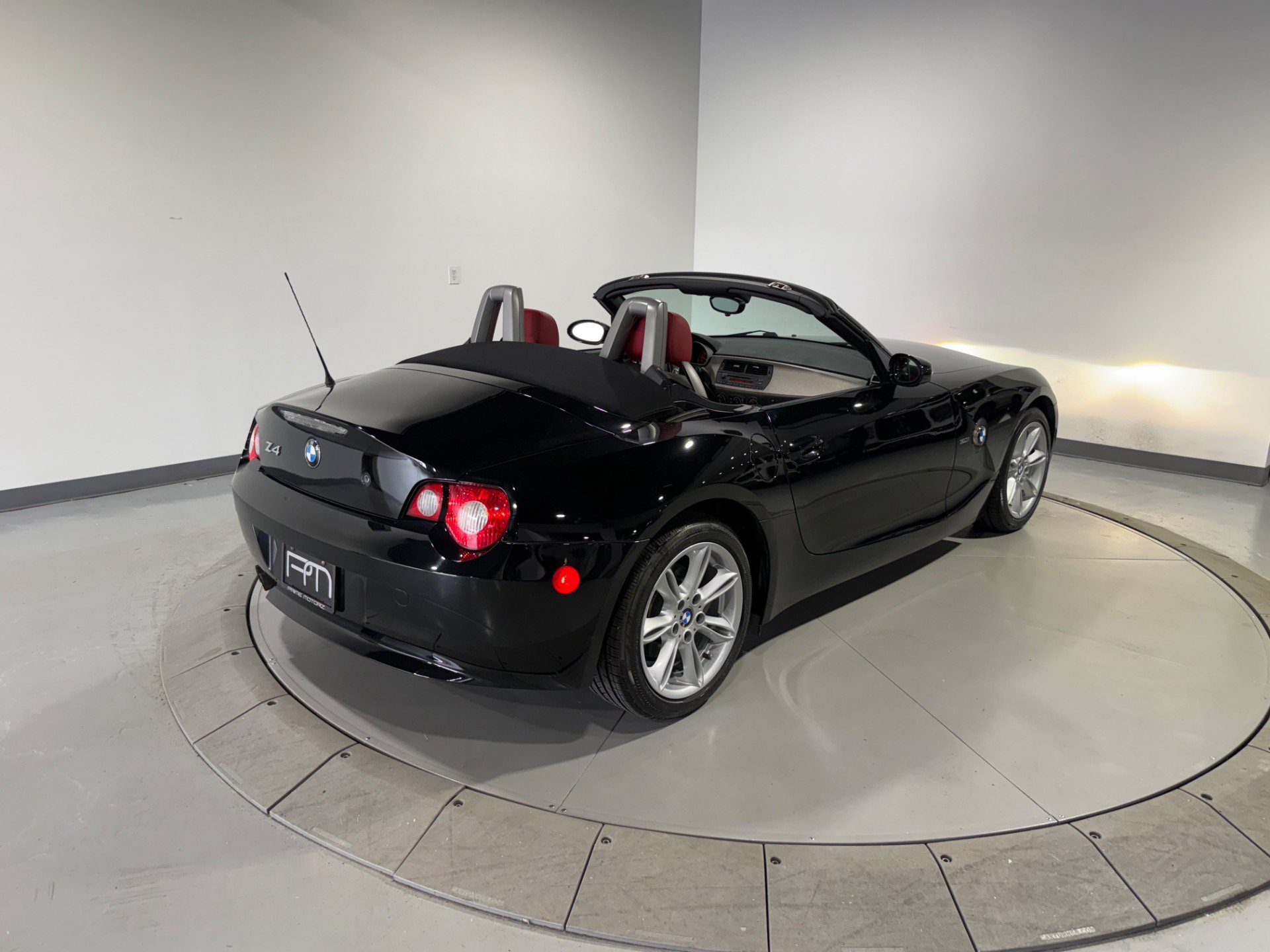 Used 2005 BMW Z4 3.0i RWD image 9