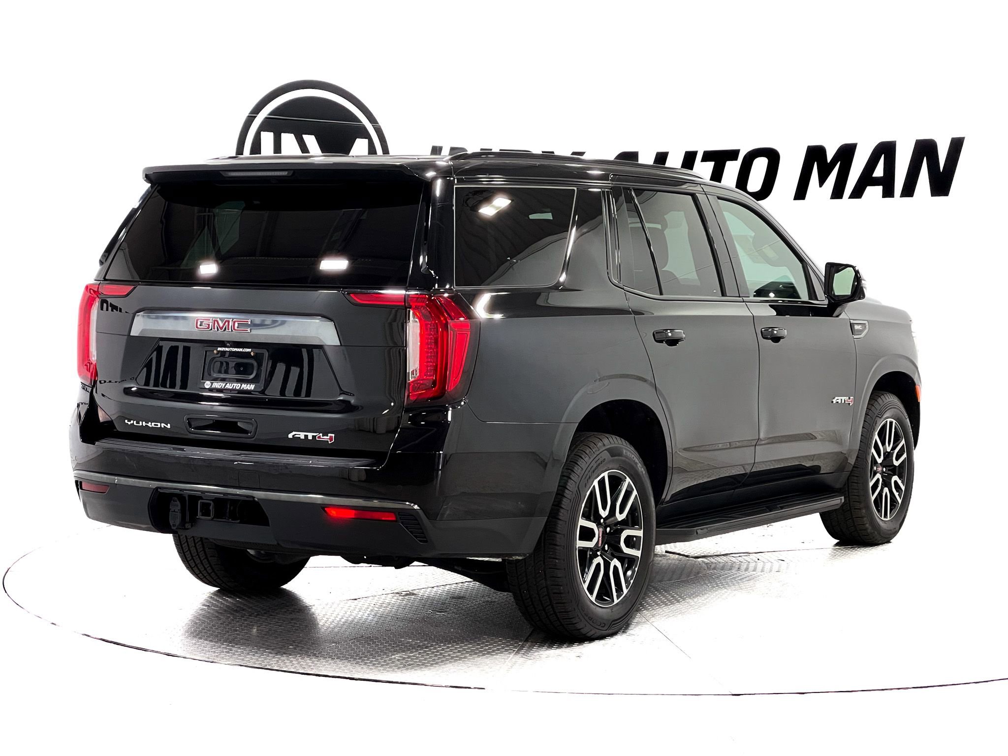 Used 2021 GMC Yukon AT4 w/ Technology Package AWD/4WD image 4