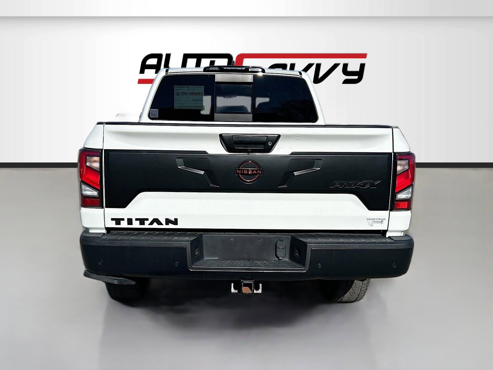Used 2023 Nissan Titan PRO-4X w/ Pro-4x Convenience Package AWD/4WD image 6