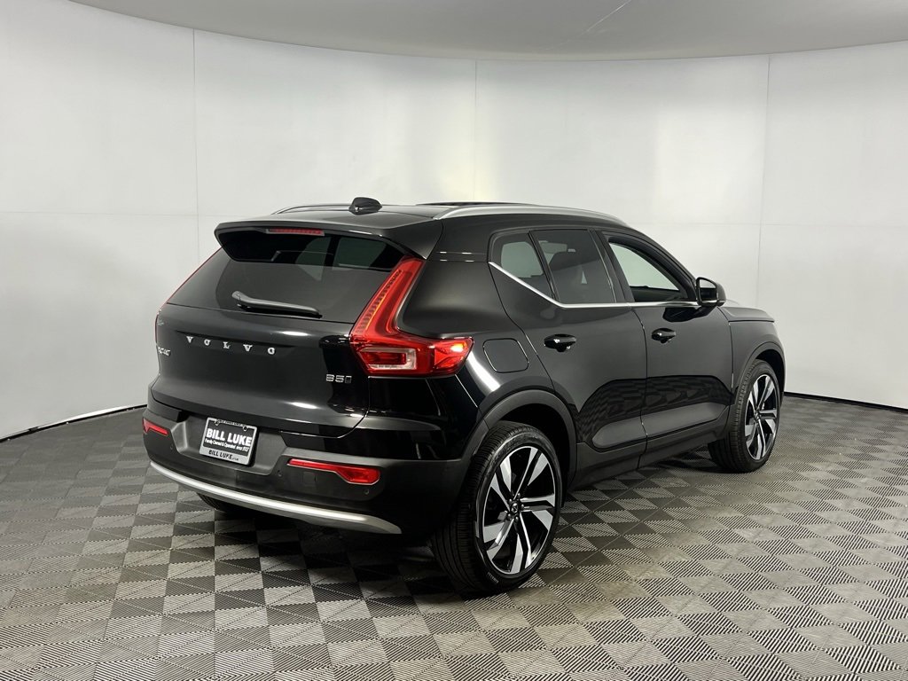 Used 2025 Volvo XC40 B5 Plus image 5