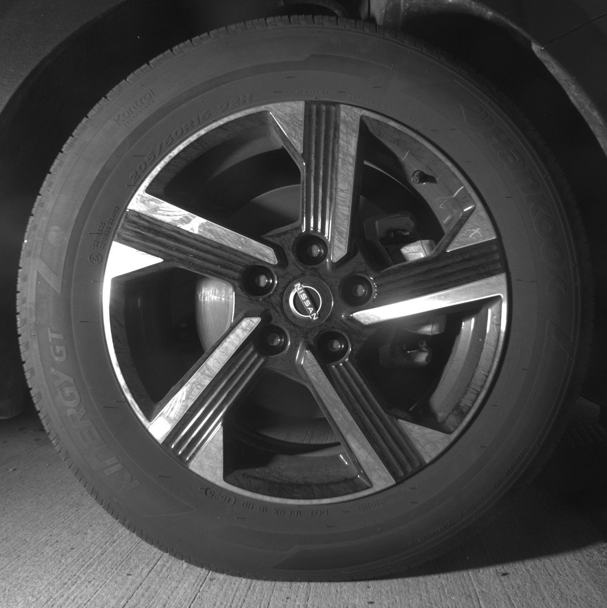 Used 2025 Nissan Sentra SV image 13