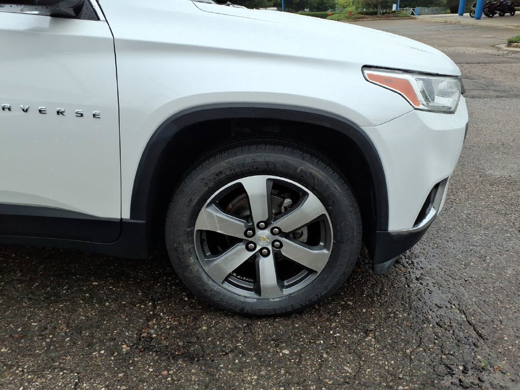 Used 2018 Chevrolet Traverse LT FWD image 25