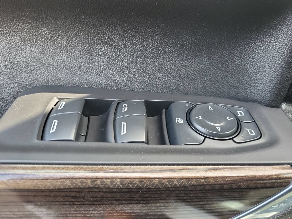 Used 2021 Chevrolet Silverado 1500 LT AWD/4WD image 11