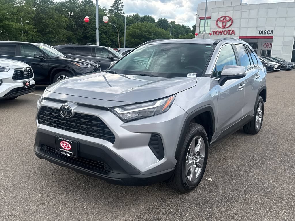 Used 2025 Toyota RAV4 XLE AWD/4WD image 3
