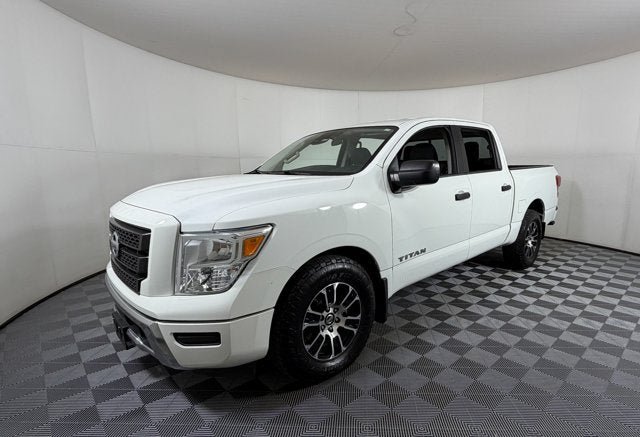 Used 2022 Nissan Titan SV w/ Accessory Utility Package RWD image 2
