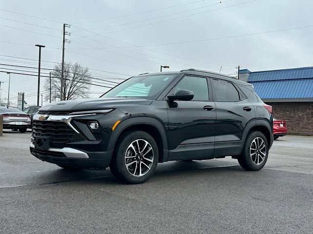 Used 2025 Chevrolet TrailBlazer LT image 2