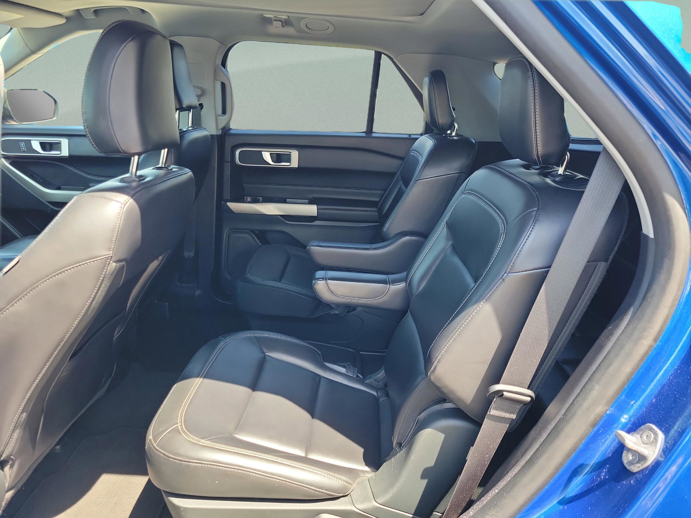 Used 2021 Ford Explorer XLT w/ Equipment Group 202A AWD/4WD image 13