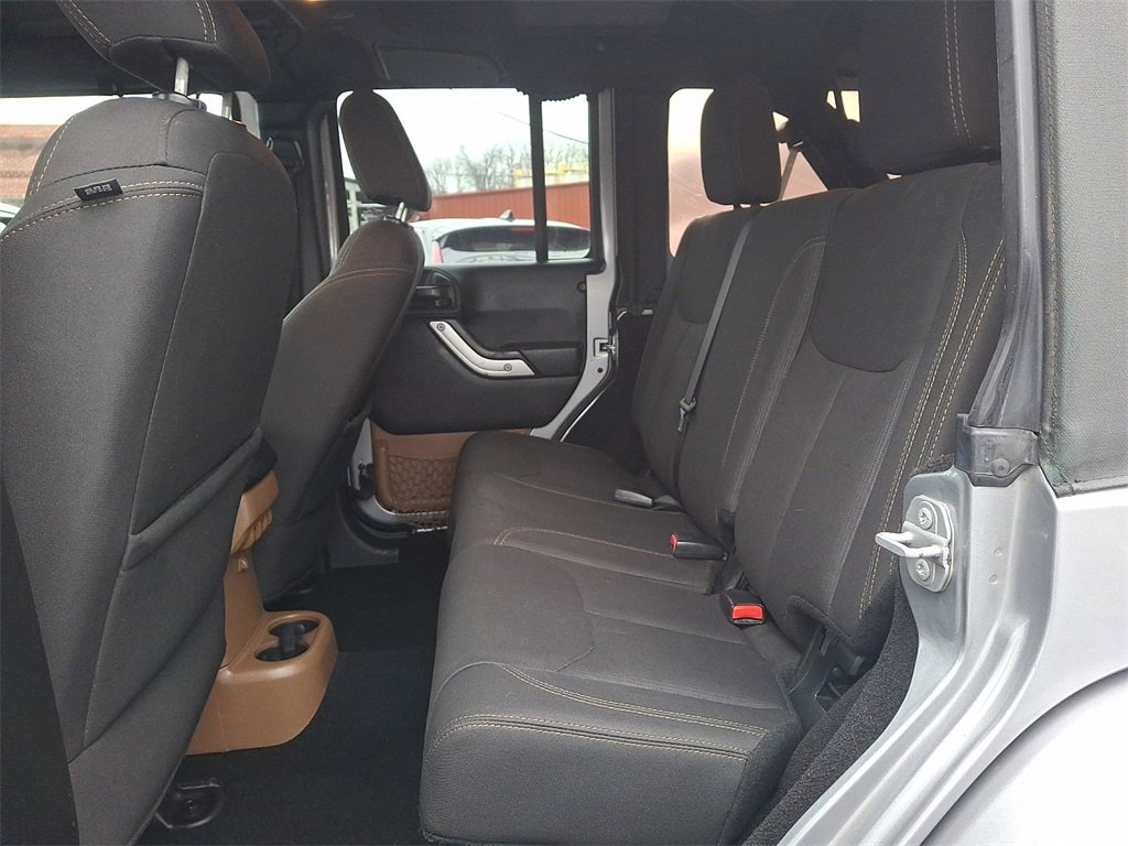 Used 2017 Jeep Wrangler Unlimited Sahara w/ Connectivity Group image 12