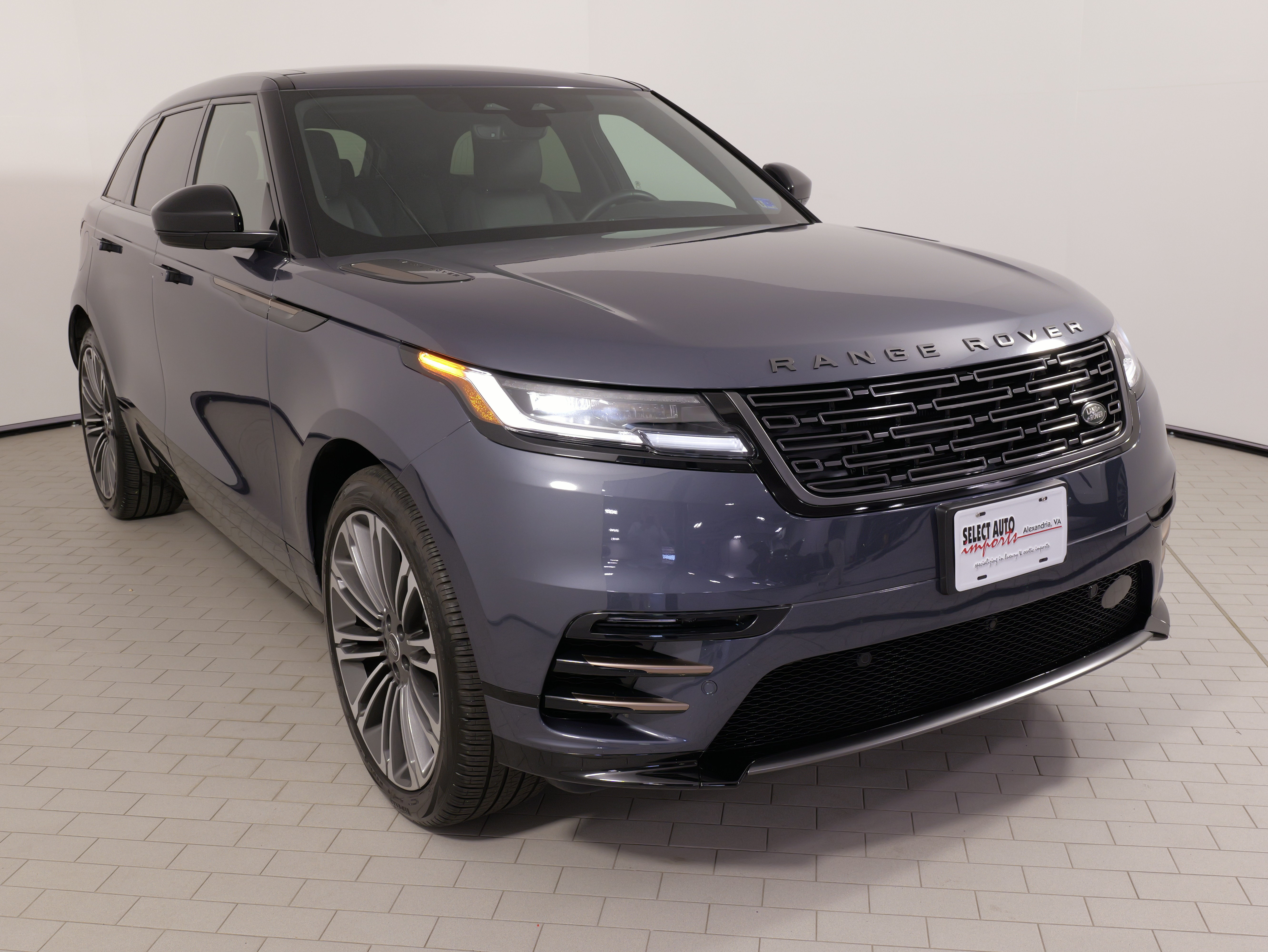 Used 2024 Land Rover Range Rover Velar Dynamic SE AWD/4WD image 6