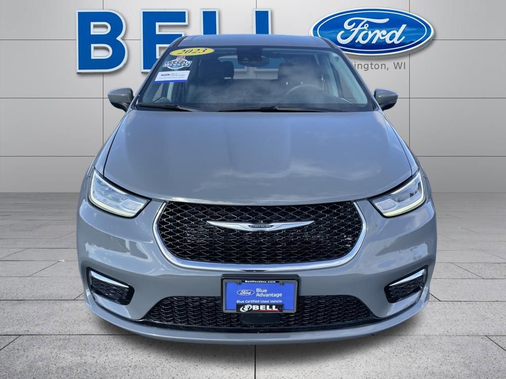Used 2023 Chrysler Pacifica Touring-L image 8