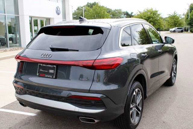 Used 2025 Audi Q5 Premium w/ Convenience Package AWD/4WD image 3