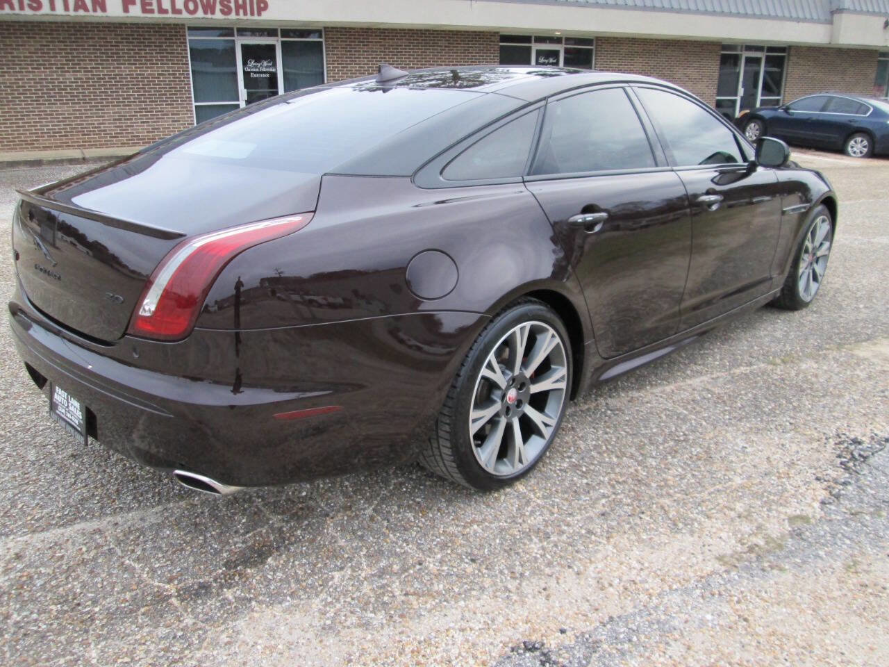 Used 2015 Jaguar XJ image 53