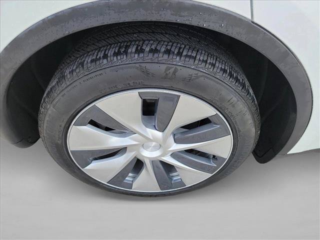 Used 2021 Tesla Model Y Long Range AWD/4WD image 11