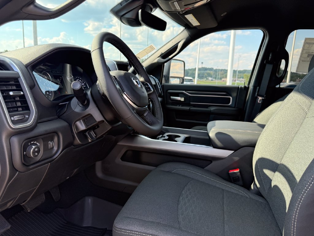 New 2027 RAM 2500 Big Horn AWD/4WD image 4