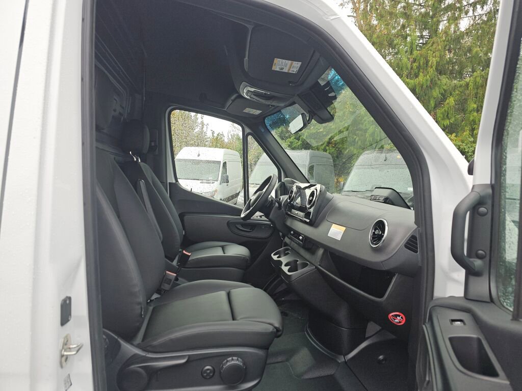 New 2025 Mercedes-Benz Sprinter 2500 image 18
