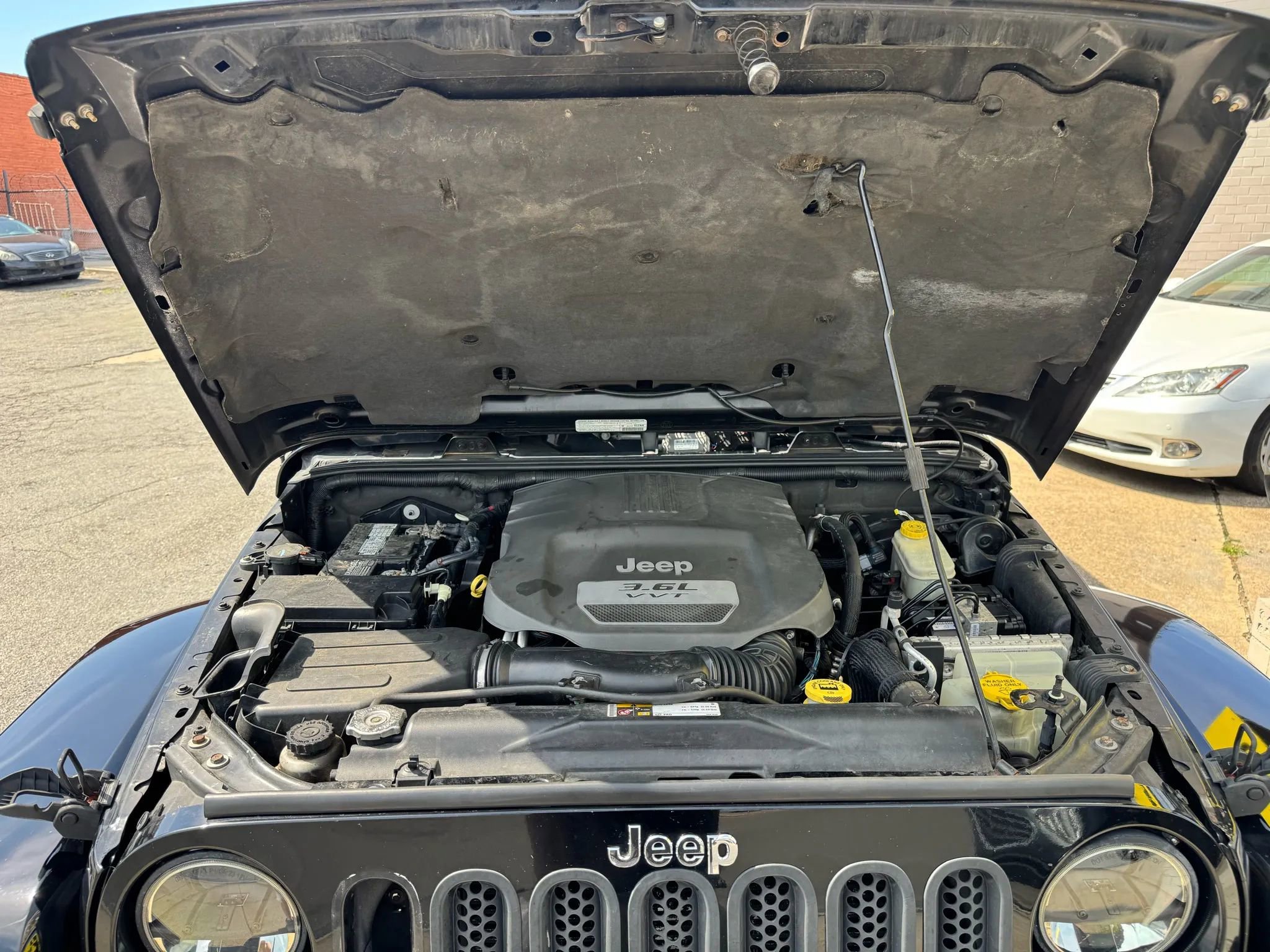 Used 2013 Jeep Wrangler Unlimited Sahara w/ Connectivity Group image 30