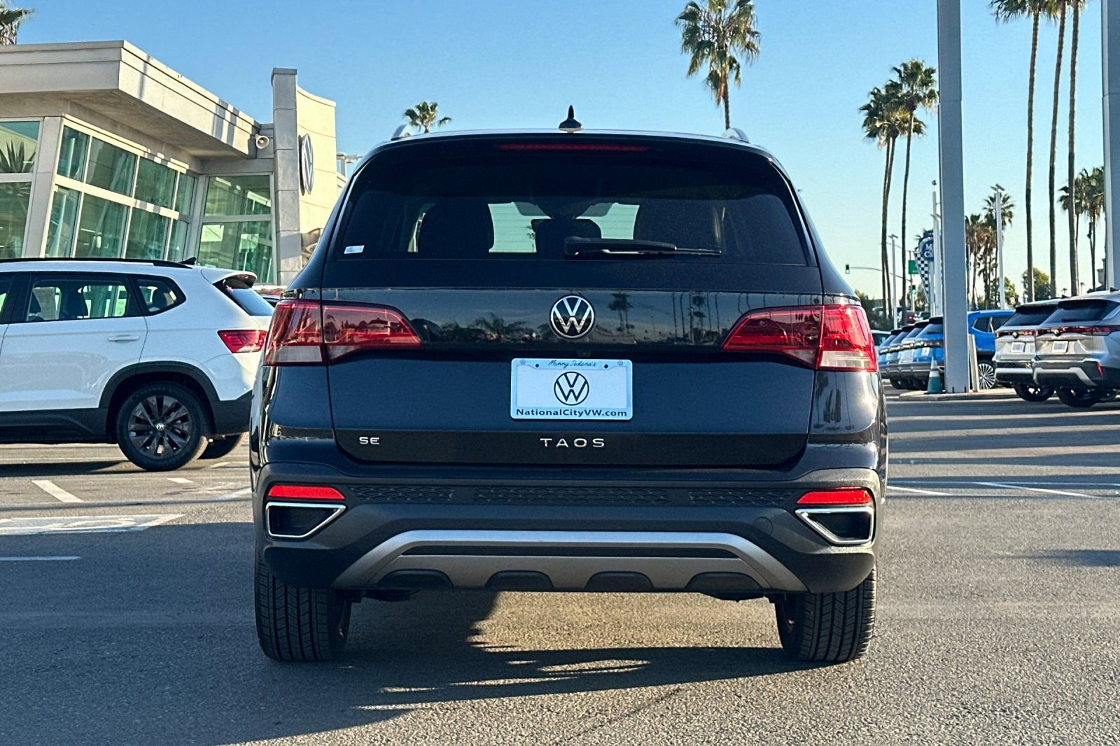 Used 2023 Volkswagen Taos SE w/ Black Wheel Package FWD image 6