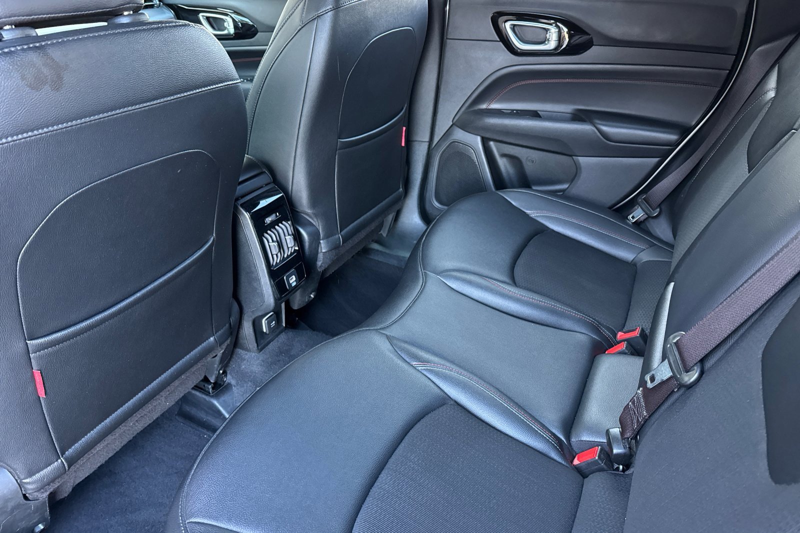 Used 2024 Jeep Compass Trailhawk image 13