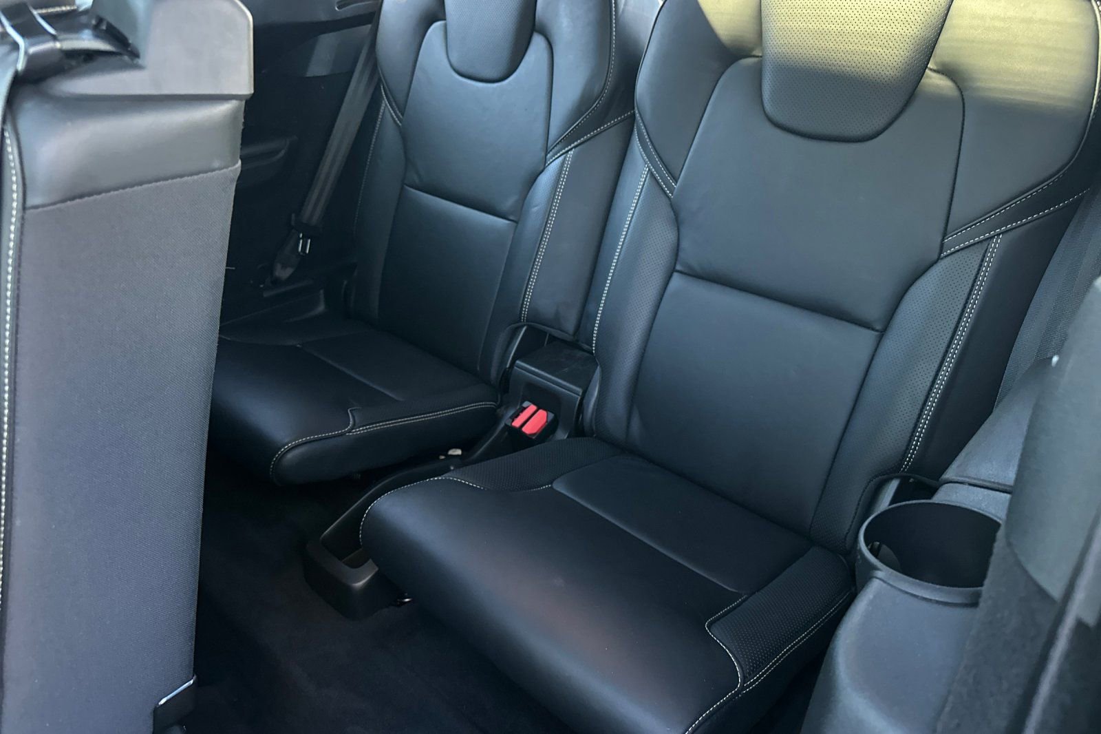 Used 2022 Volvo XC90 T8 R-Design w/ Advanced Package image 15