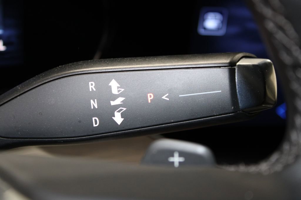 Used 2025 Chevrolet Suburban LT RWD image 39