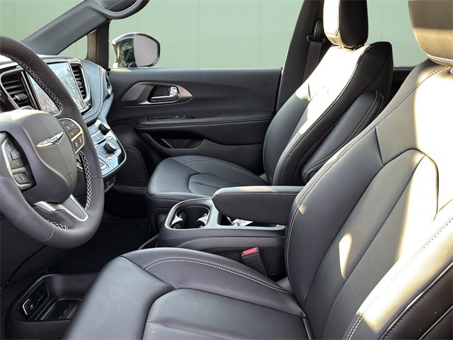 New 2026 Chrysler Pacifica Select image 18