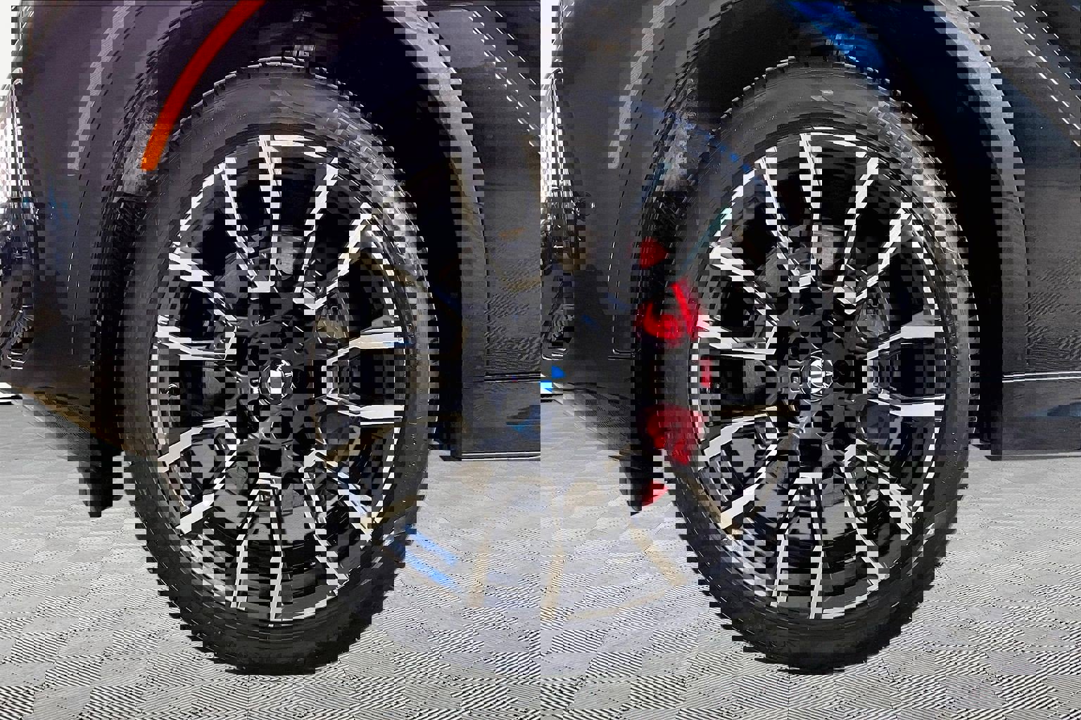 Certified 2024 BMW X6 xDrive40i w/ Premium Package image 13