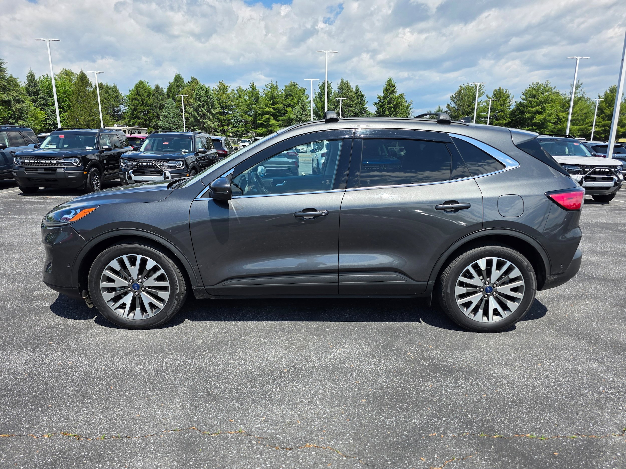Used 2020 Ford Escape Titanium FWD video 2