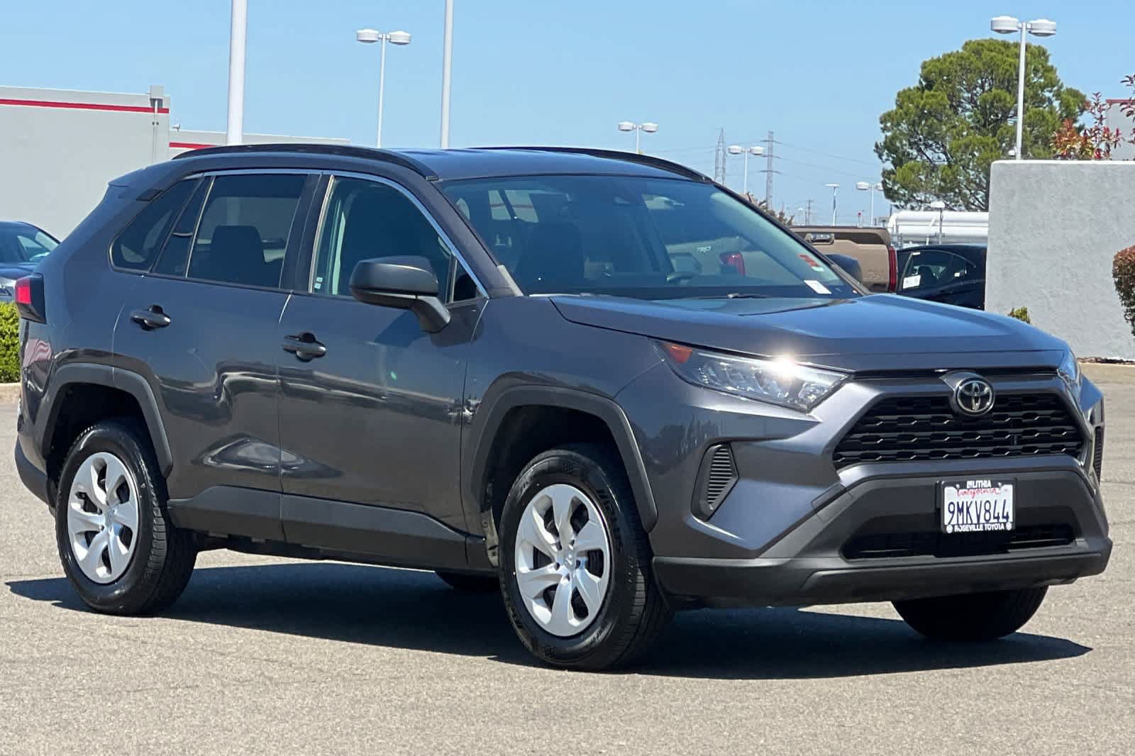 Used 2021 Toyota RAV4 LE AWD/4WD image 5