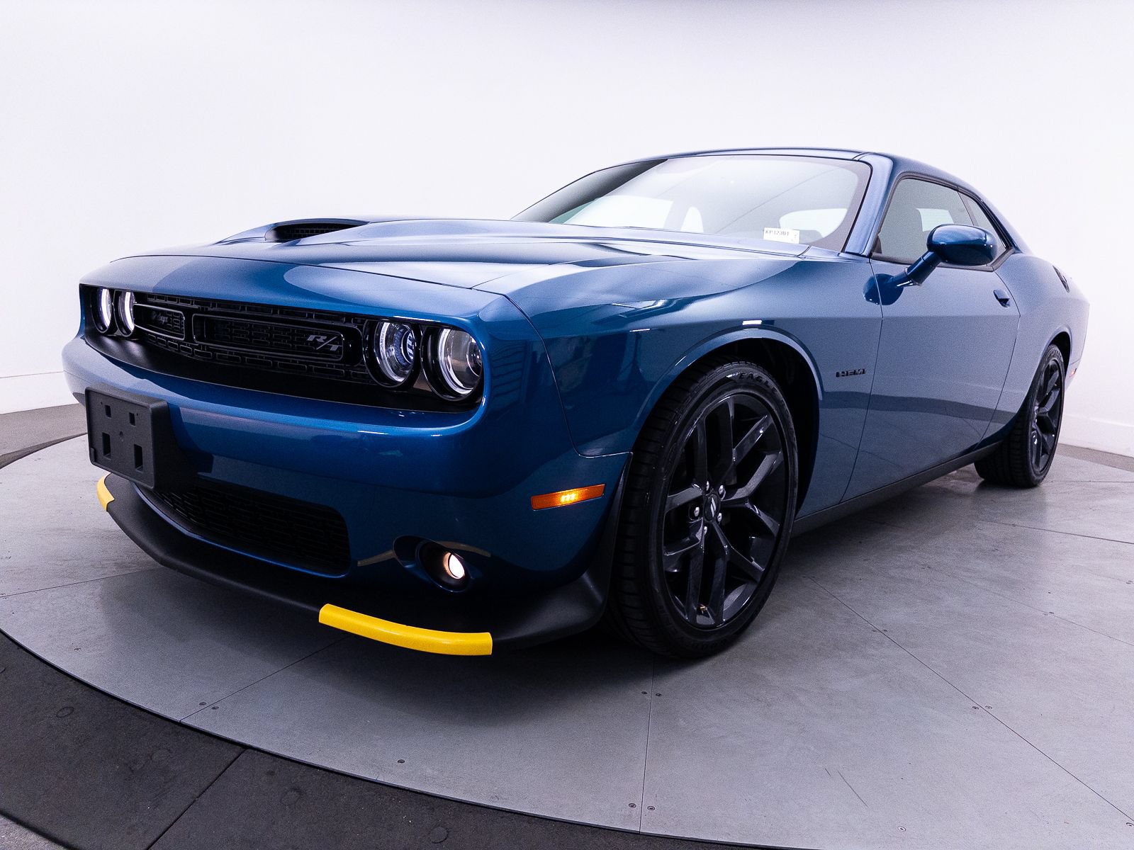 Used 2021 Dodge Challenger R/T w/ Driver Convenience Group RWD image 16