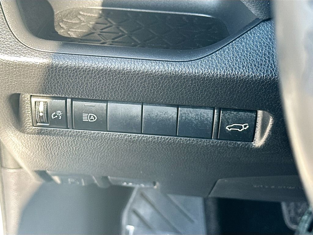 Used 2019 Toyota RAV4 XLE Premium FWD image 10