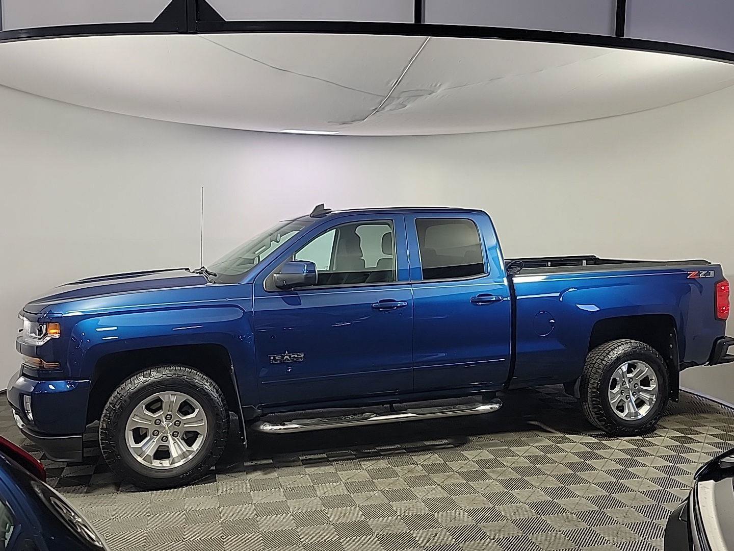 Used 2018 Chevrolet Silverado 1500 LT w/ Texas Edition AWD/4WD image 11