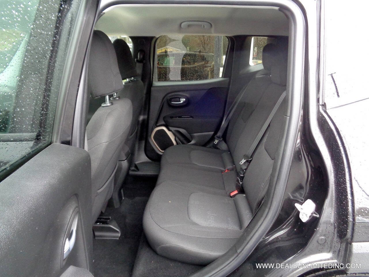 Used 2015 Jeep Renegade Latitude image 16