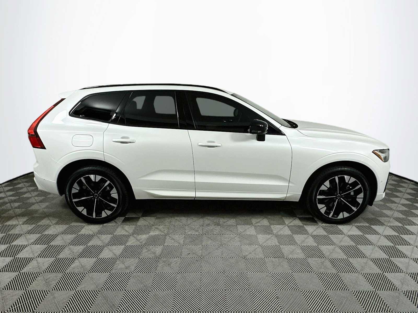 Used 2026 Volvo XC60 B5 Plus w/ Protection Package Premier AWD/4WD image 8