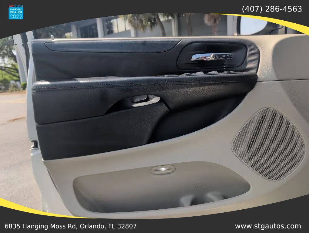 Used 2013 Dodge Grand Caravan SXT w/ Rear Park Assist Pkg FWD image 11