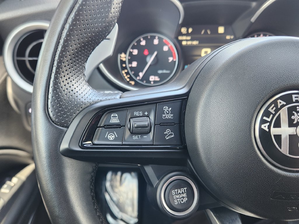 Used 2023 Alfa Romeo Stelvio Veloce AWD/4WD image 17