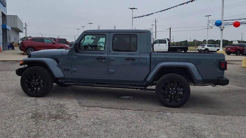 Used 2025 Jeep Gladiator Sport image 5
