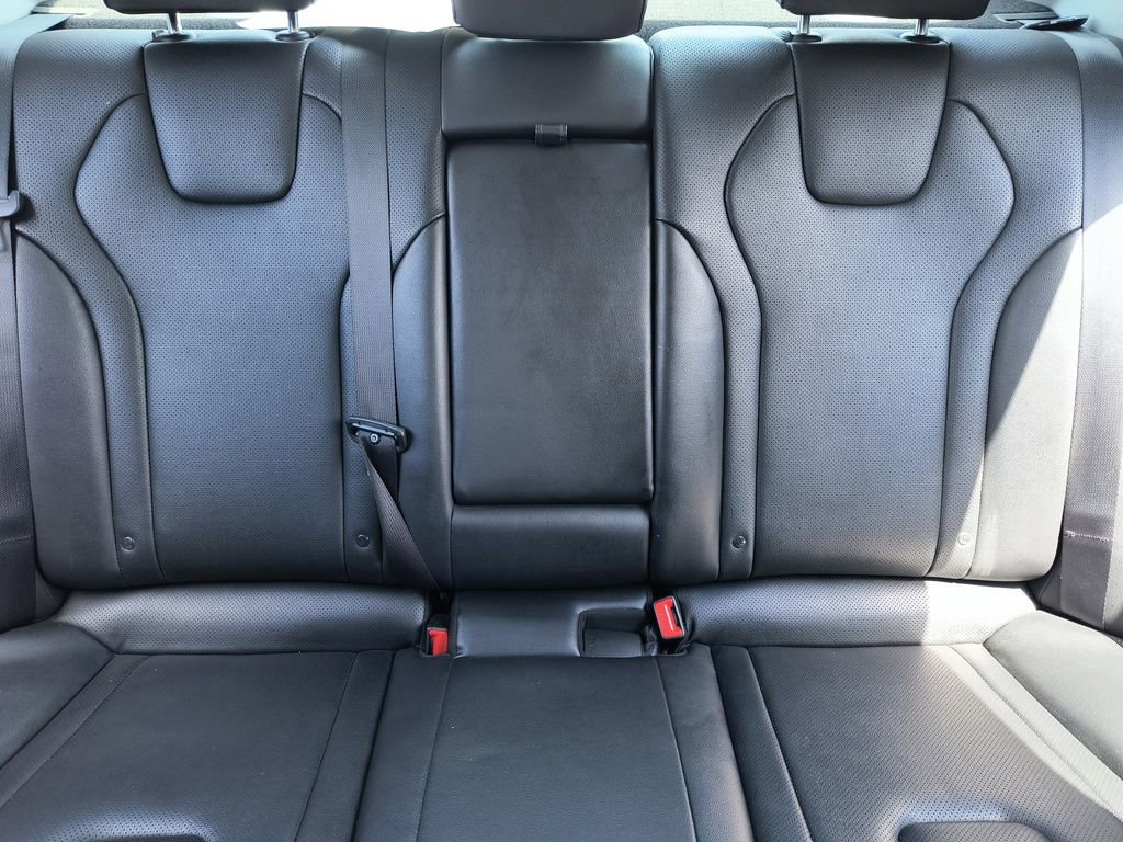 Used 2024 Hyundai Elantra Limited image 35
